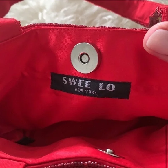 SWEE LO New York vibrant red flower designer little bag- purse, beaded handmade - Picture 9 of 10